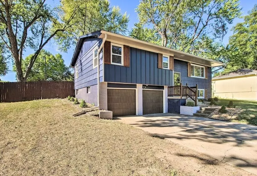 Kansas City Split Level Home, Near Stadiums!