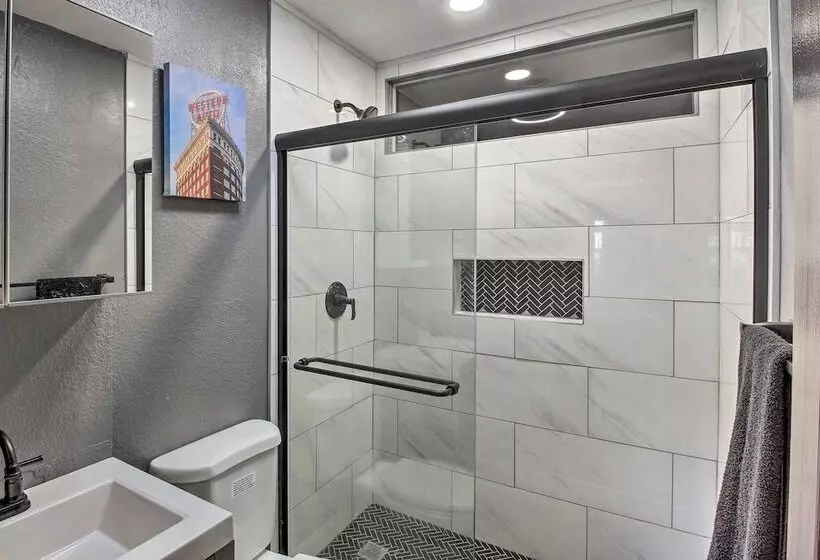 Kansas City Split Level Home, Near Stadiums!