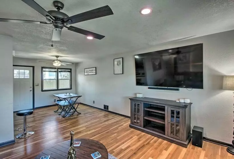 Kansas City Split Level Home, Near Stadiums!