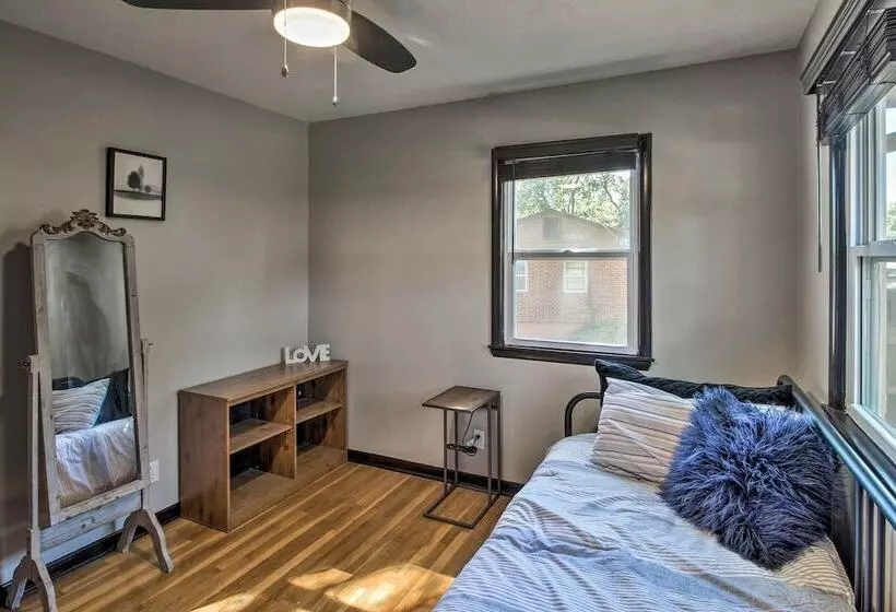 Kansas City Split Level Home, Near Stadiums!