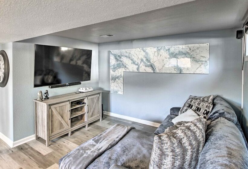 Kansas City Split Level Home, Near Stadiums!