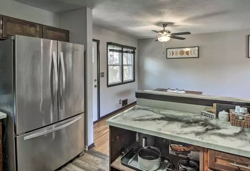 Kansas City Split Level Home, Near Stadiums!