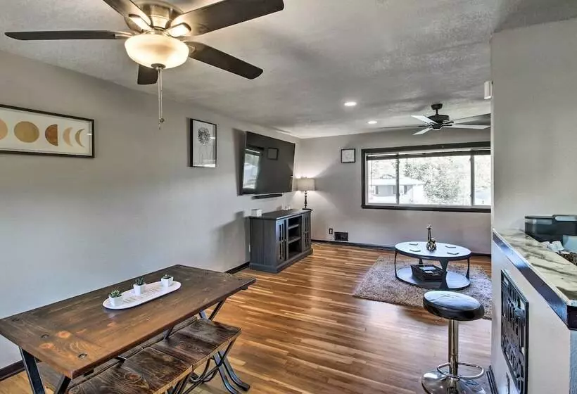 Kansas City Split Level Home, Near Stadiums!