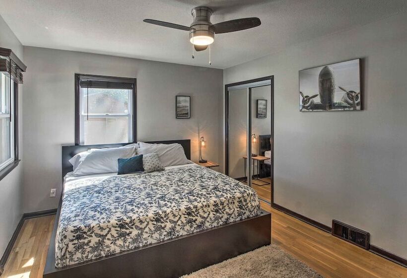 Kansas City Split Level Home, Near Stadiums!