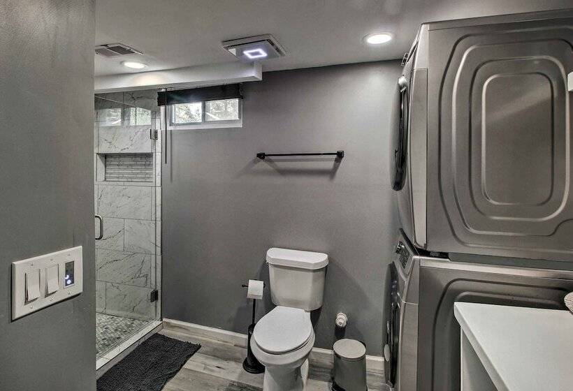 Kansas City Split Level Home, Near Stadiums!