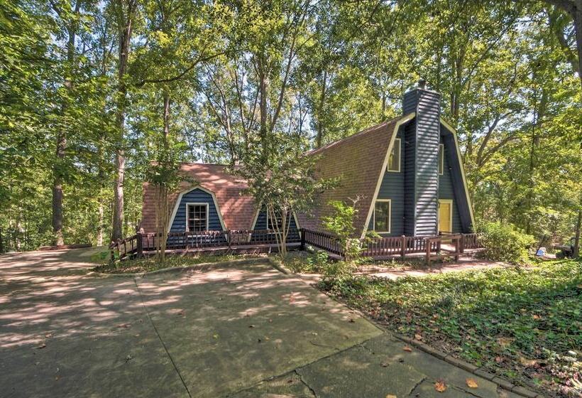 Lake Hartwell Home W/ Dock < 10 Miles To Clemson!