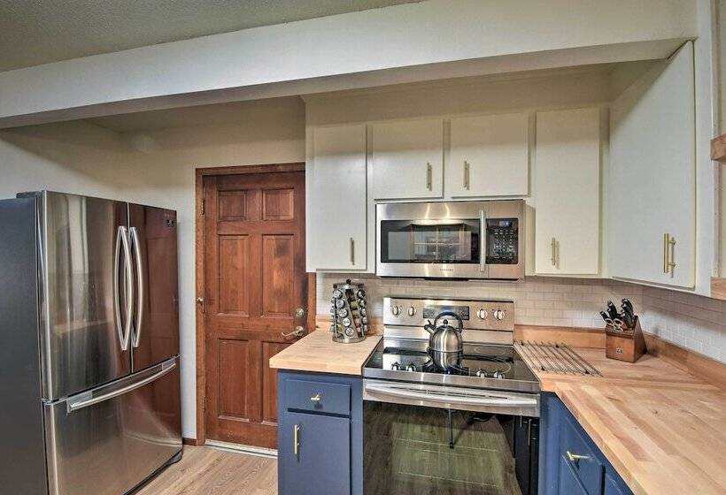 Lake Hartwell Home W/ Dock < 10 Miles To Clemson!