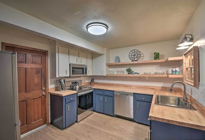 Lake Hartwell Home W/ Dock < 10 Miles To Clemson!