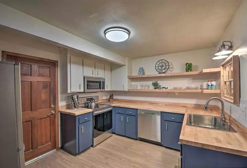 Lake Hartwell Home W/ Dock < 10 Miles To Clemson!