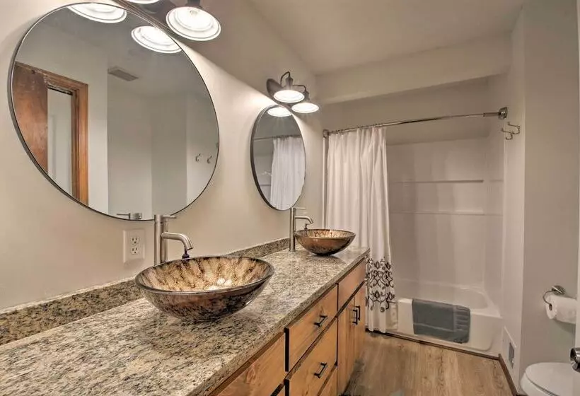 Lake Hartwell Home W/ Dock < 10 Miles To Clemson!