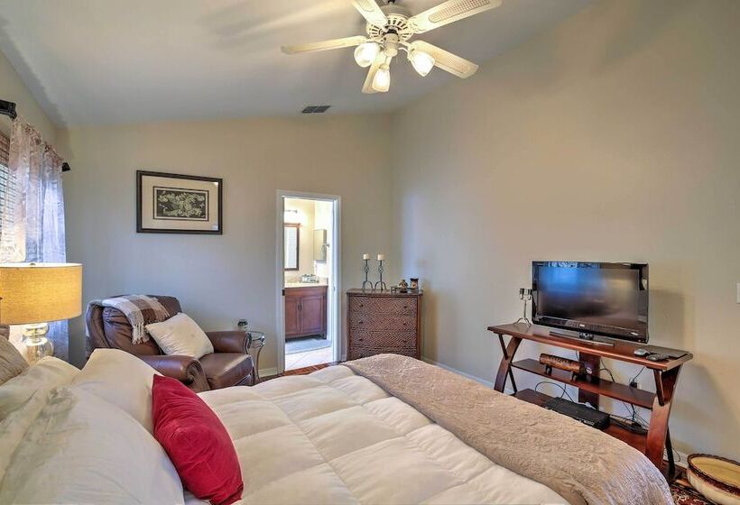 Lakefront Brandon Home W/ Patio & Screened Lanai!