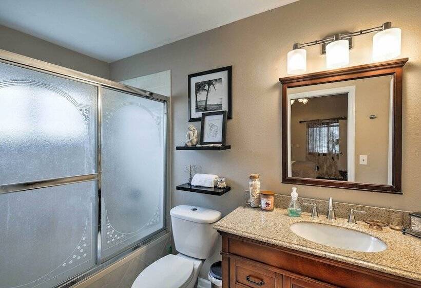 Lakefront Brandon Home W/ Patio & Screened Lanai!