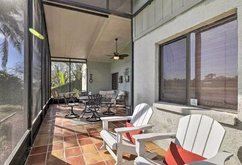 Lakefront Brandon Home W/ Patio & Screened Lanai!