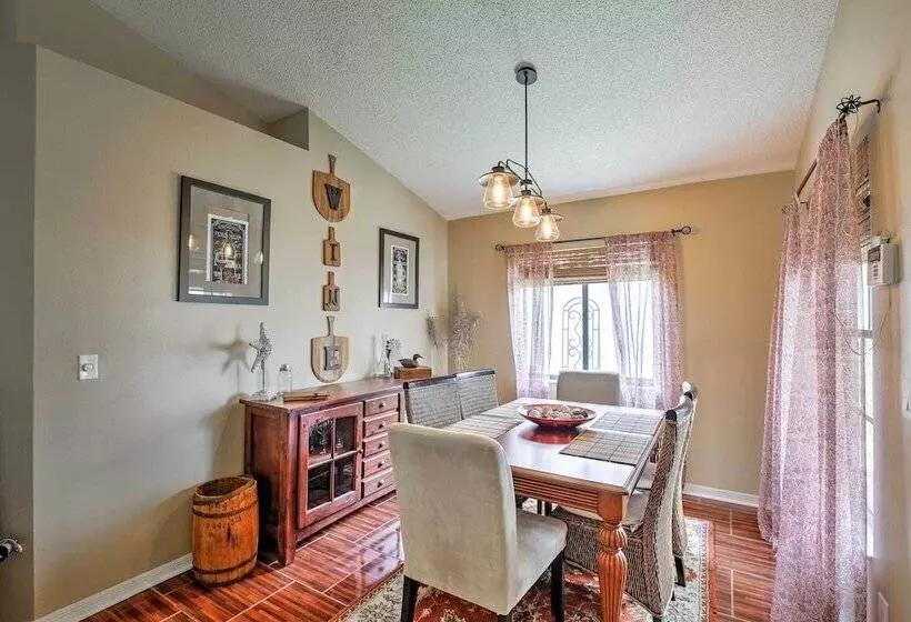 Lakefront Brandon Home W/ Patio & Screened Lanai!