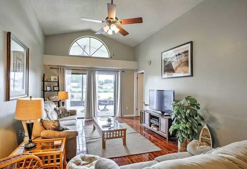 Lakefront Brandon Home W/ Patio & Screened Lanai!