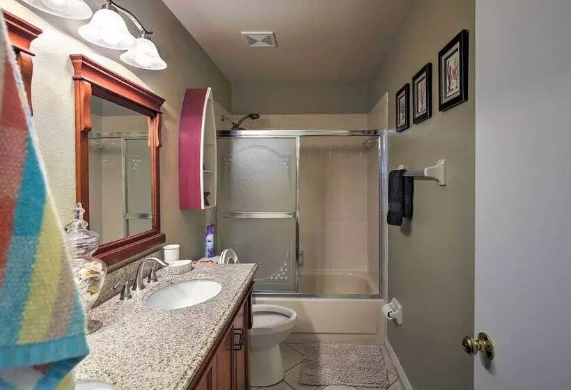 Lakefront Brandon Home W/ Patio & Screened Lanai!