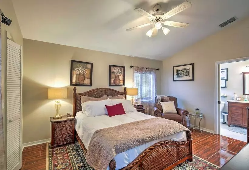 Lakefront Brandon Home W/ Patio & Screened Lanai!