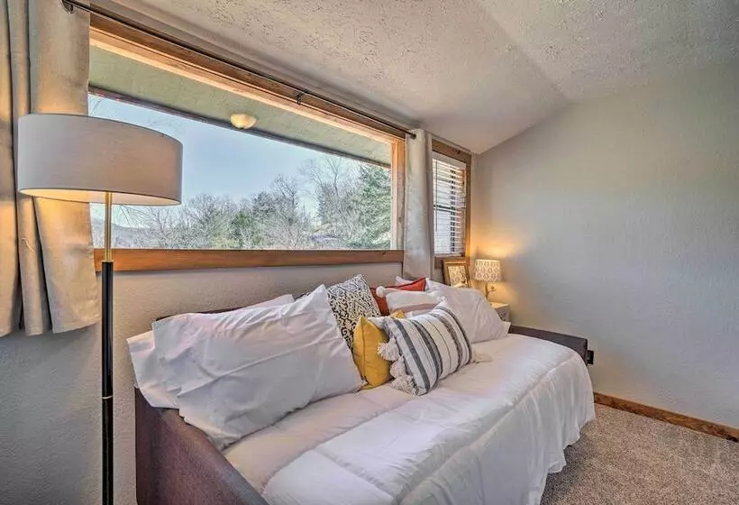 Lakefront Shell Knob Home W/ Deck & Gas Grill