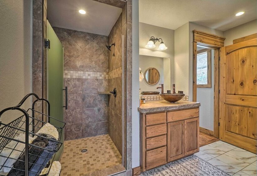 Lakefront Shell Knob Home W/ Deck & Gas Grill