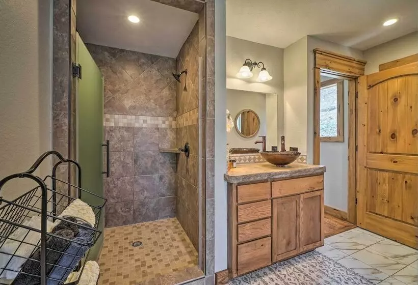 Lakefront Shell Knob Home W/ Deck & Gas Grill