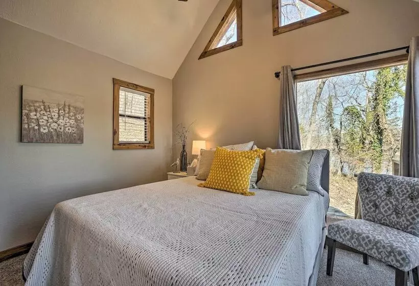 Lakefront Shell Knob Home W/ Deck & Gas Grill