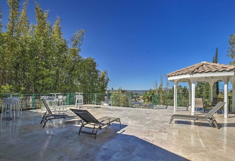 El Cajon Home W/ Pool, Grill Station & Decks