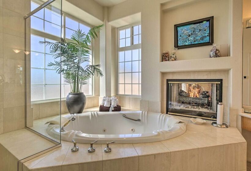 El Cajon Home W/ Pool, Grill Station & Decks