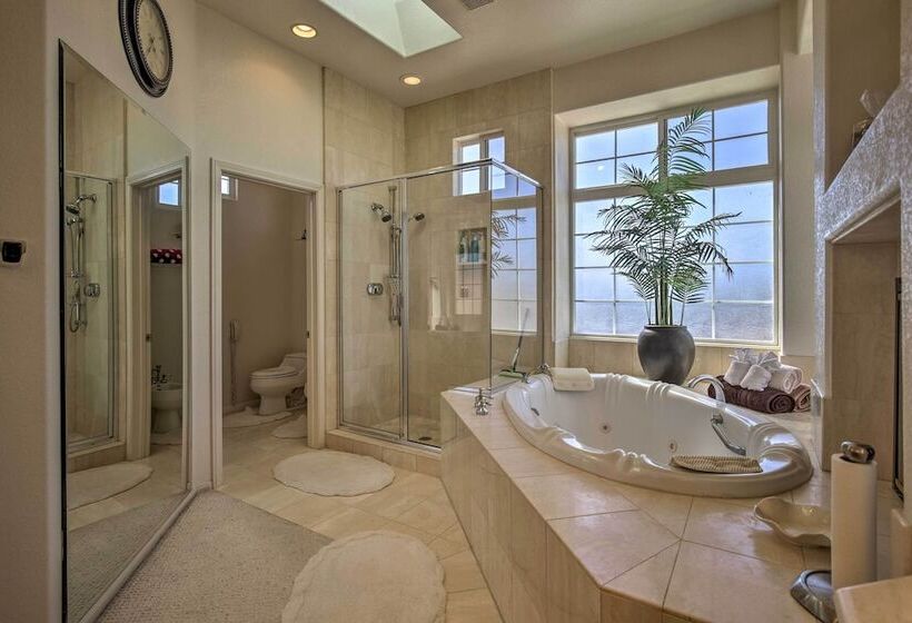 El Cajon Home W/ Pool, Grill Station & Decks