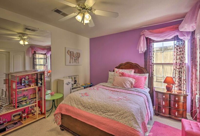 El Cajon Home W/ Pool, Grill Station & Decks