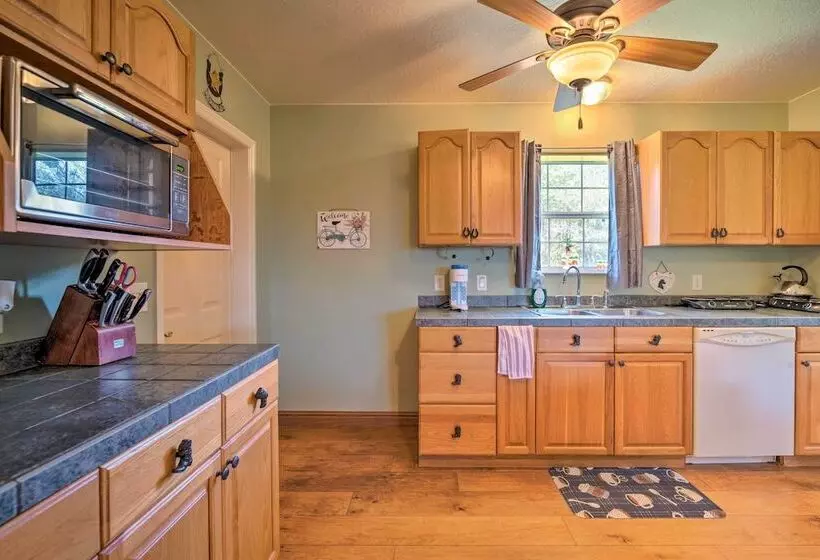 Lecanto House W/ Deck, Porch & Indoor Pool!