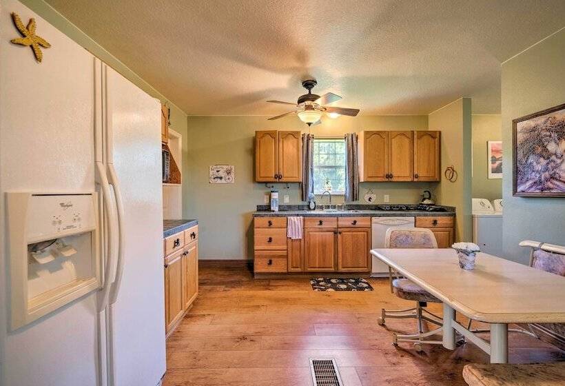 Lecanto House W/ Deck, Porch & Indoor Pool!