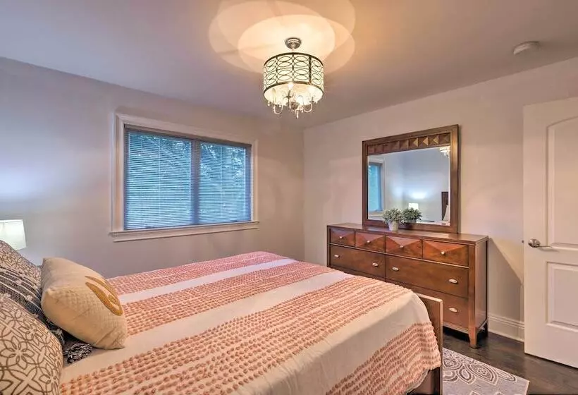 Long Island Apartment W/ Balcony ~ 25 Mi To Nyc