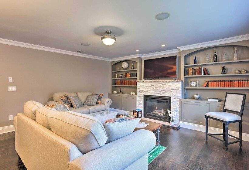 Long Island Apartment W/ Balcony ~ 25 Mi To Nyc