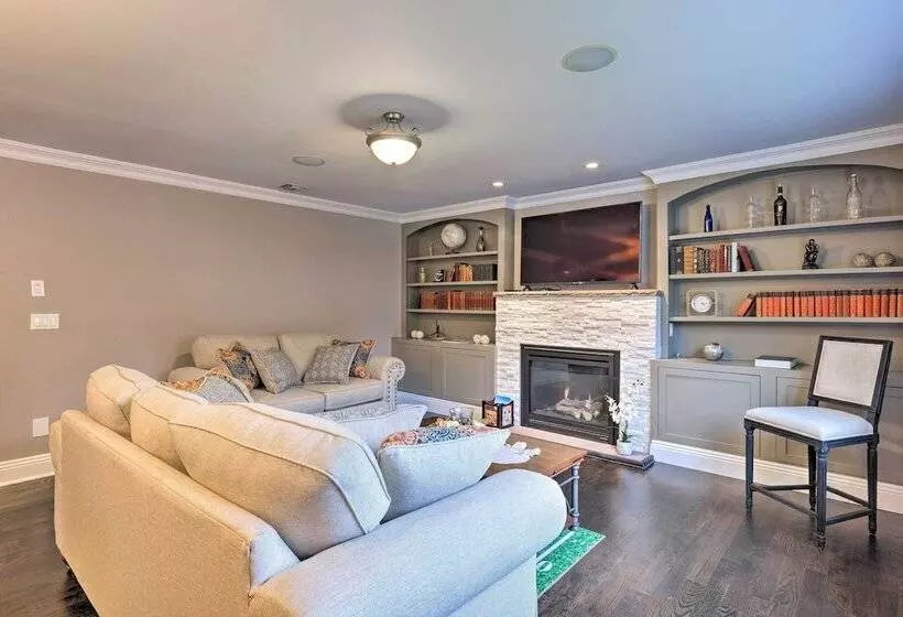 Long Island Apartment W/ Balcony ~ 25 Mi To Nyc