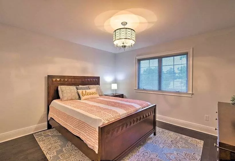 Long Island Apartment W/ Balcony ~ 25 Mi To Nyc