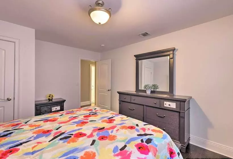 Long Island Apartment W/ Balcony ~ 25 Mi To Nyc