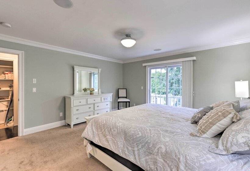 Long Island Apartment W/ Balcony ~ 25 Mi To Nyc