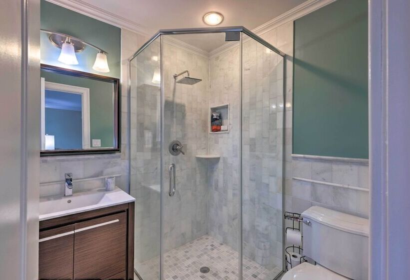 Long Island Apartment W/ Balcony ~ 25 Mi To Nyc