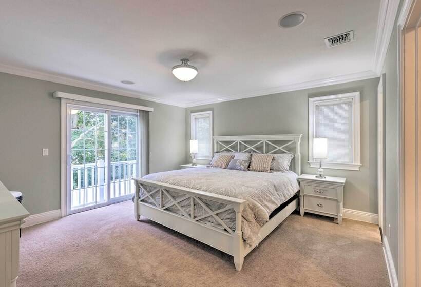 Long Island Apartment W/ Balcony ~ 25 Mi To Nyc