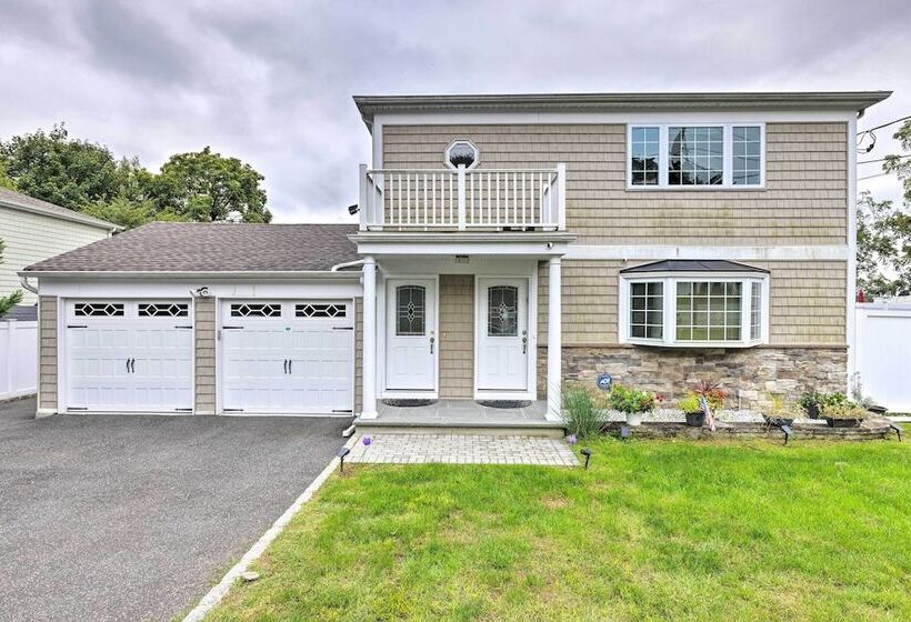 Long Island Apartment W/ Balcony ~ 25 Mi To Nyc