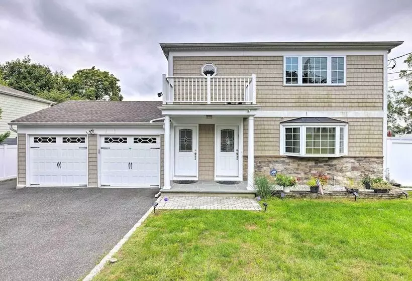 Long Island Apartment W/ Balcony ~ 25 Mi To Nyc