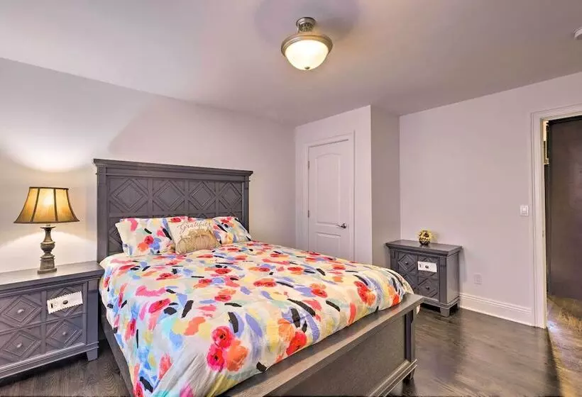 Long Island Apartment W/ Balcony ~ 25 Mi To Nyc