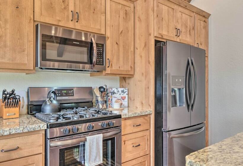 Luxury Retreat: Custom Mi Wuk Village Cabin!