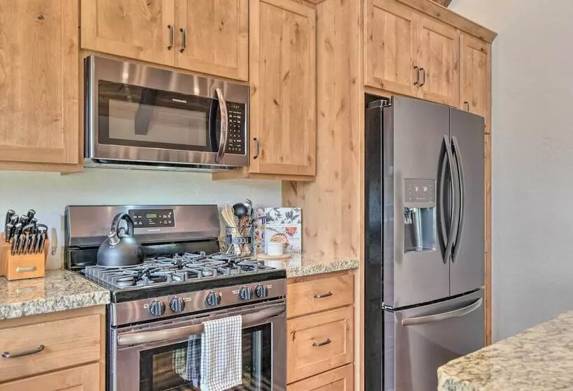 Luxury Retreat: Custom Mi Wuk Village Cabin!