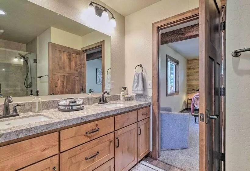 Luxury Retreat: Custom Mi Wuk Village Cabin!