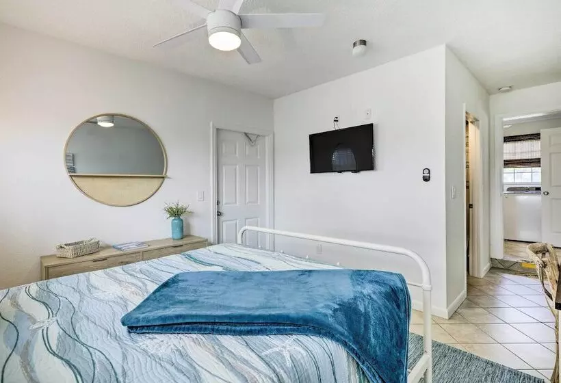 Merritt Island Home: Fire Pit & Canal Access!