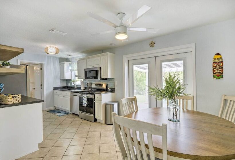 Merritt Island Home: Fire Pit & Canal Access!