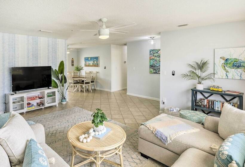 Merritt Island Home: Fire Pit & Canal Access!