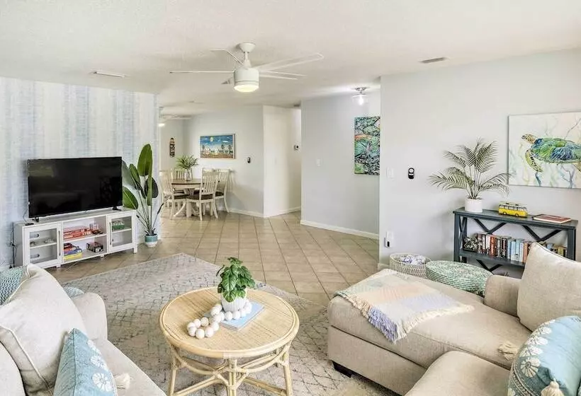 Merritt Island Home: Fire Pit & Canal Access!