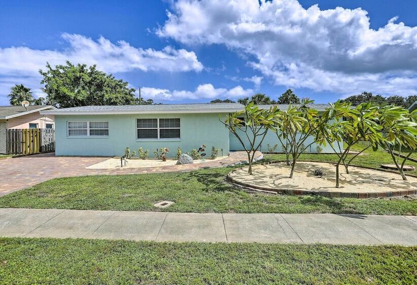 Merritt Island Home: Fire Pit & Canal Access!
